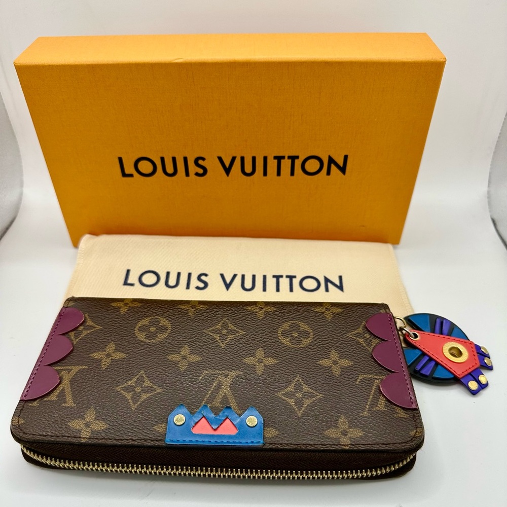 AUTHENTIC Louis Vuitton LIMITED EDITION Monogram Totem Wallet ***LIKE NEW***